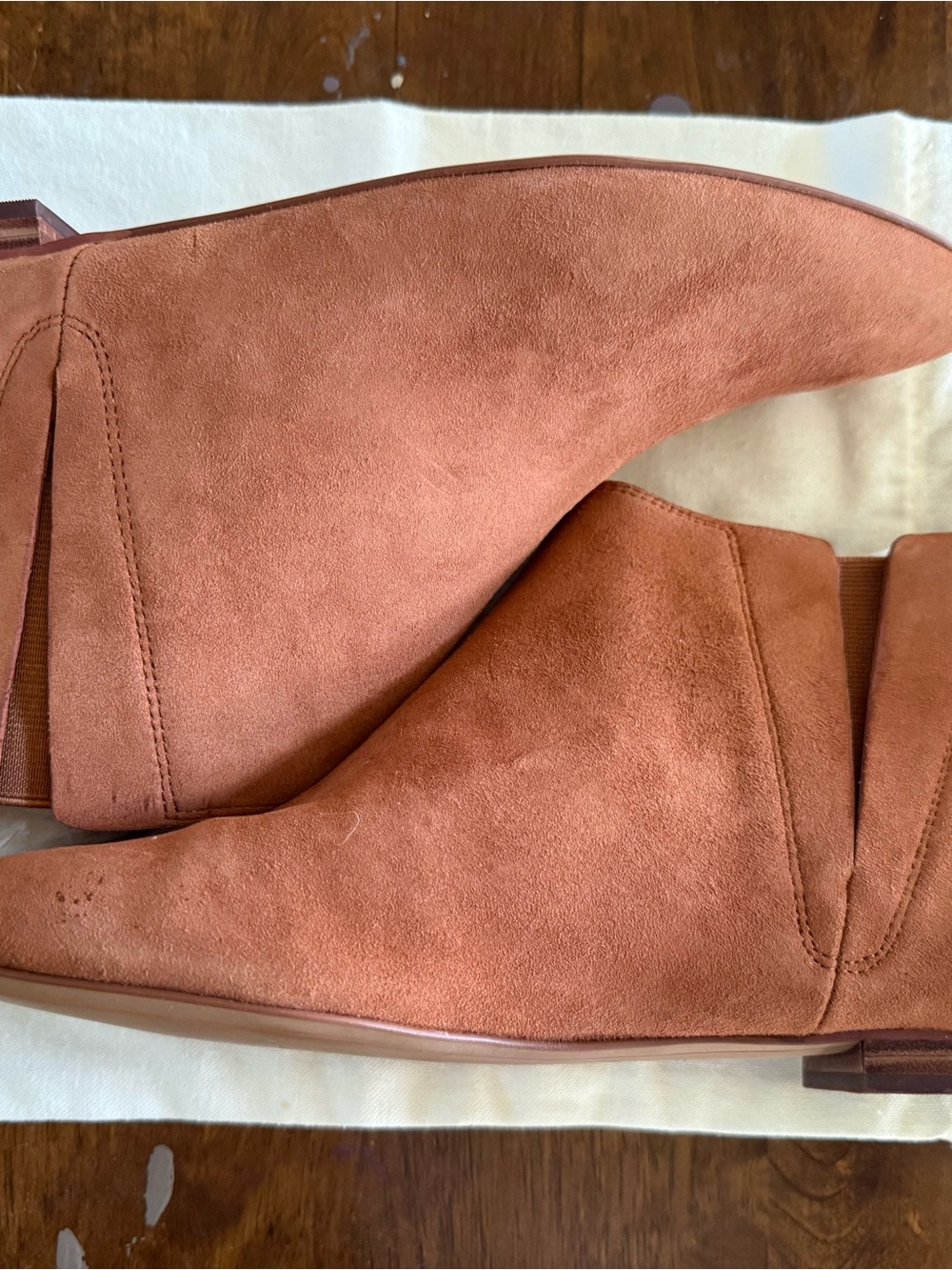 New Pour la Victoire Women's sheep Suede Ankle Boots in Rust